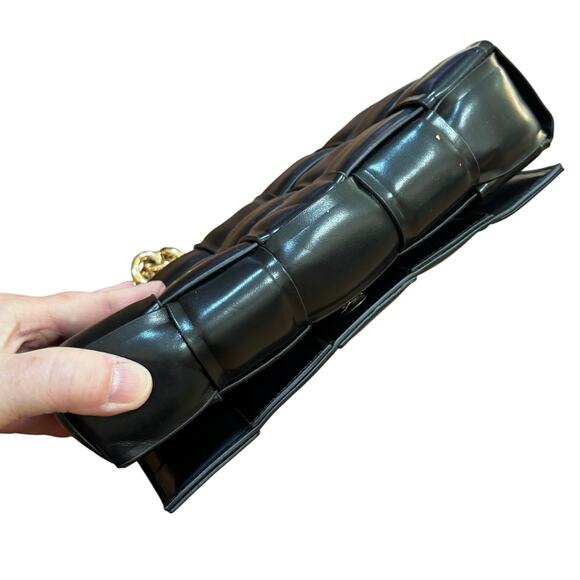 Black faux leather quilted puffy purse chunky gold chain top handle satchel - Picture 6 of 9